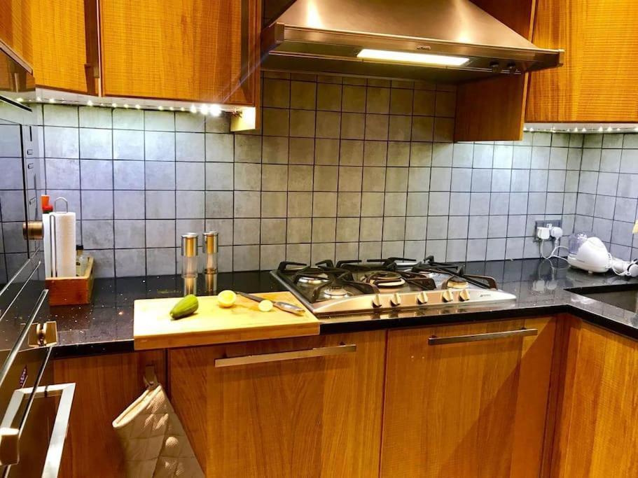 شقة Stunning 2 Bed/2Bath Flat In Heart Of Kensington لندن المظهر الخارجي الصورة