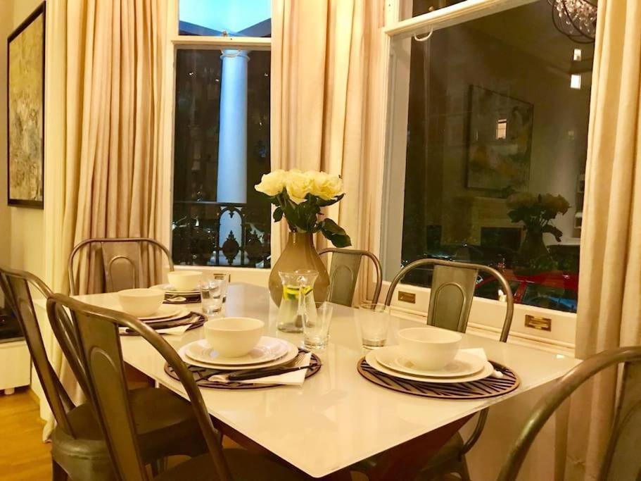شقة Stunning 2 Bed/2Bath Flat In Heart Of Kensington لندن المظهر الخارجي الصورة