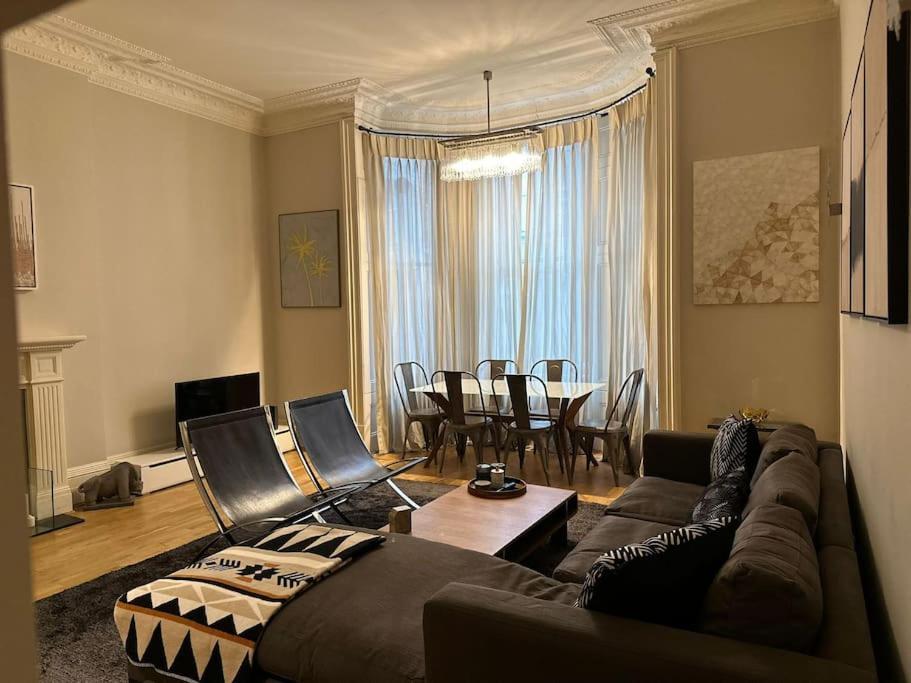 شقة Stunning 2 Bed/2Bath Flat In Heart Of Kensington لندن المظهر الخارجي الصورة